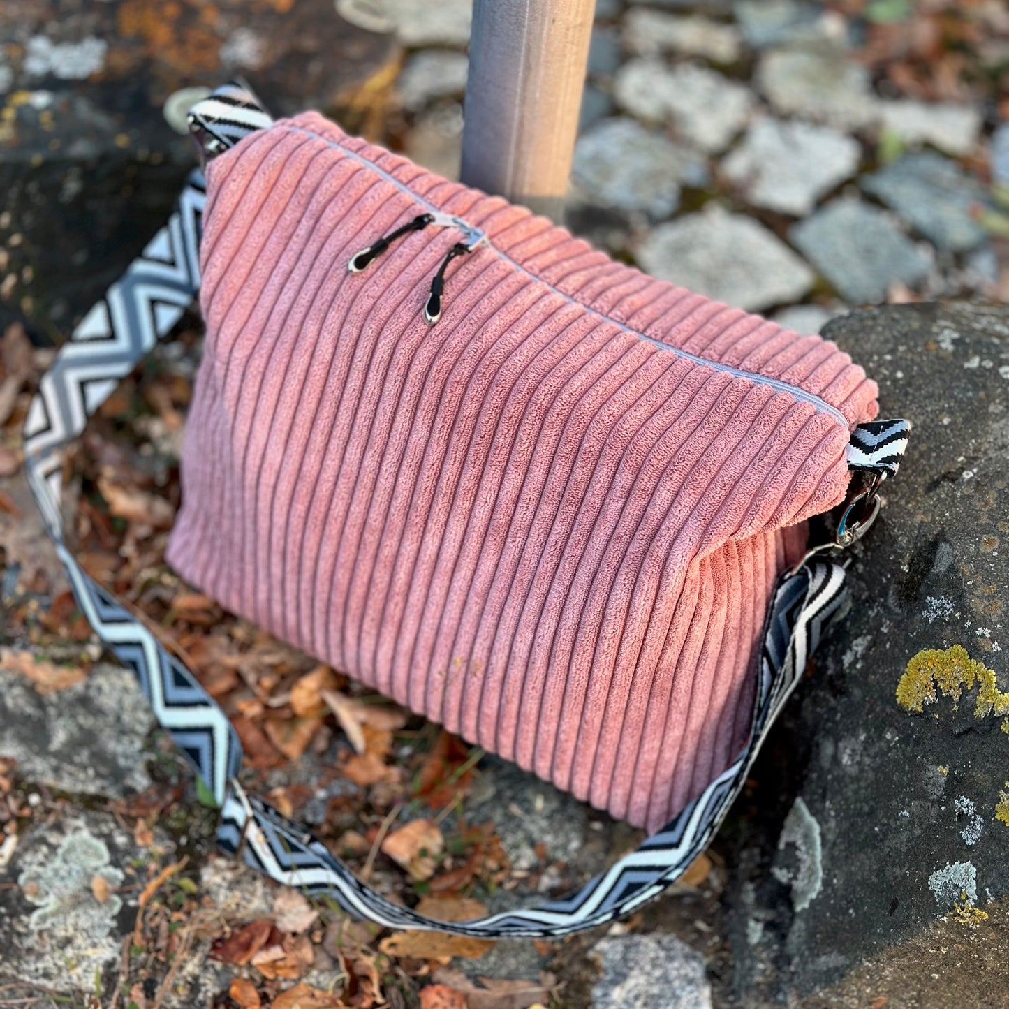 Große Umhängetasche "Lina" - Einzelstück Breitcord altrosa