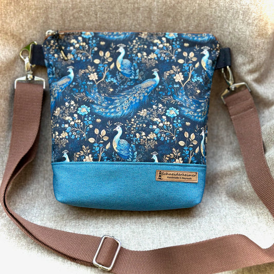 "Petra" im Quadratformat - Einzelstück Canvas Pfau in Blau