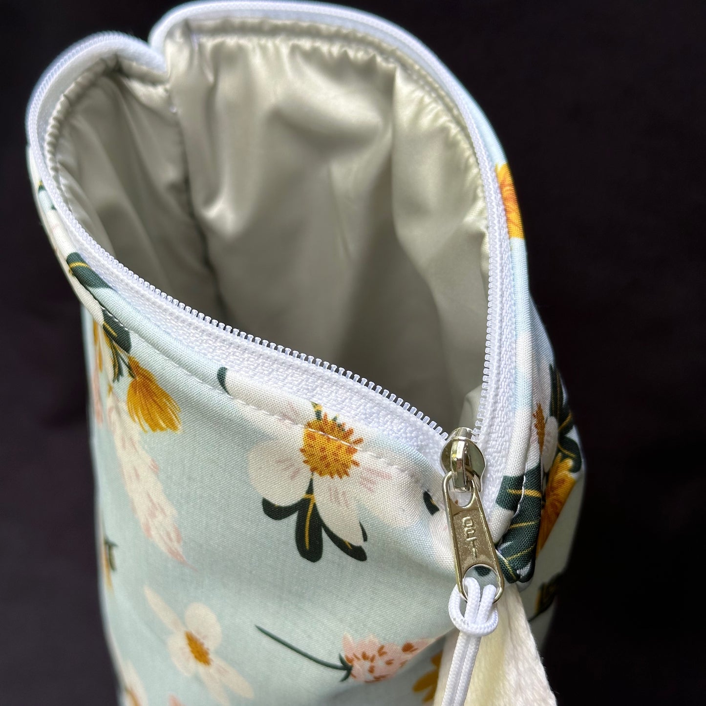 "Flaschentasche" XL - Einzelstück Zarte Blumen