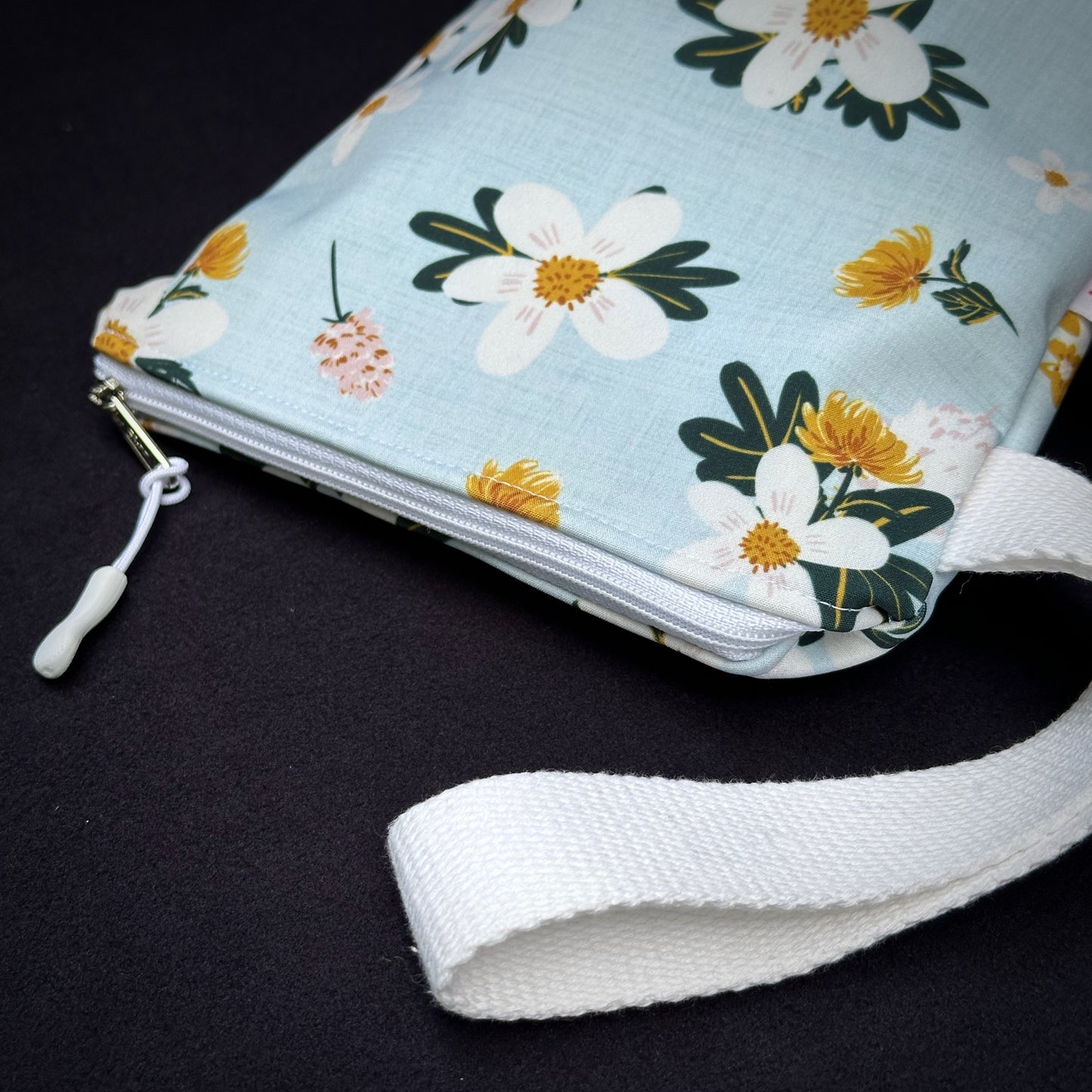 "Flaschentasche" XL - Einzelstück Zarte Blumen
