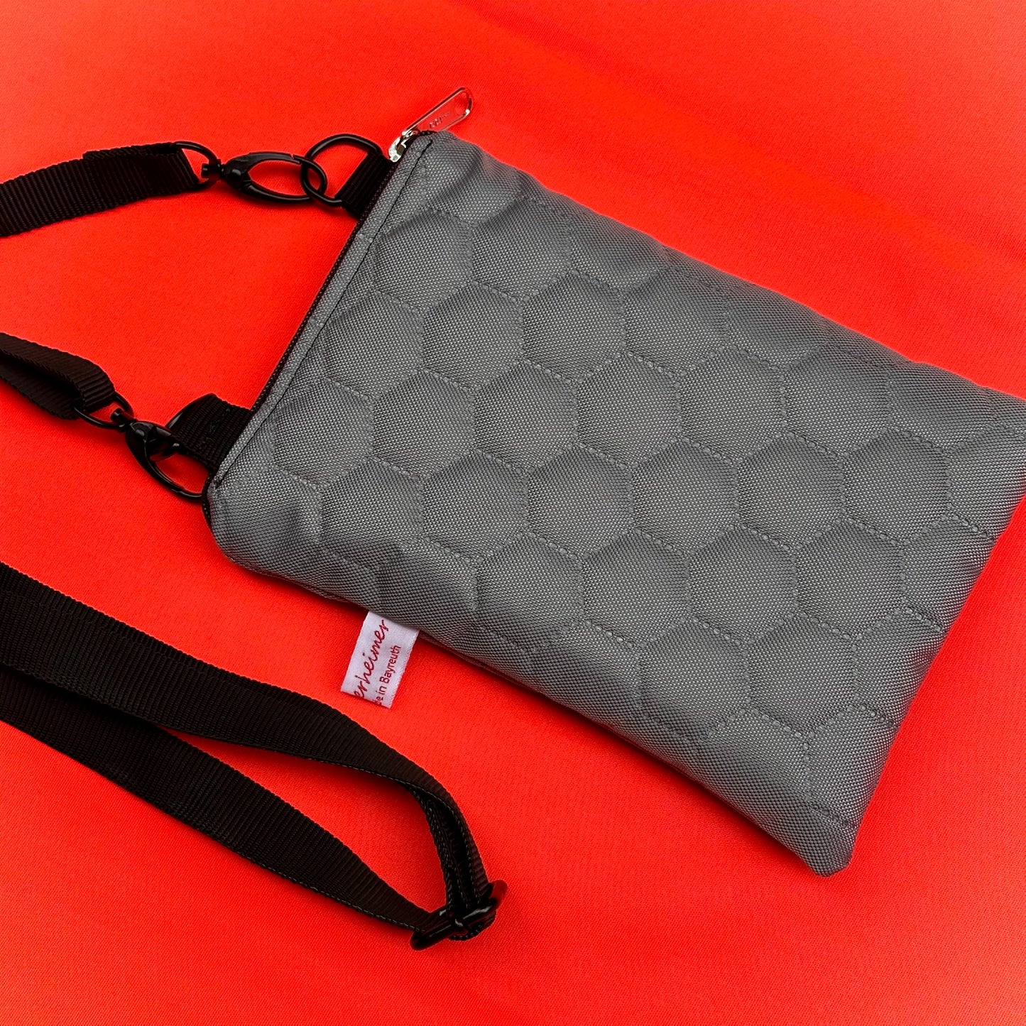 Handytasche "Frieda" - Einzelstück Stepp in Silbergrau Unisex