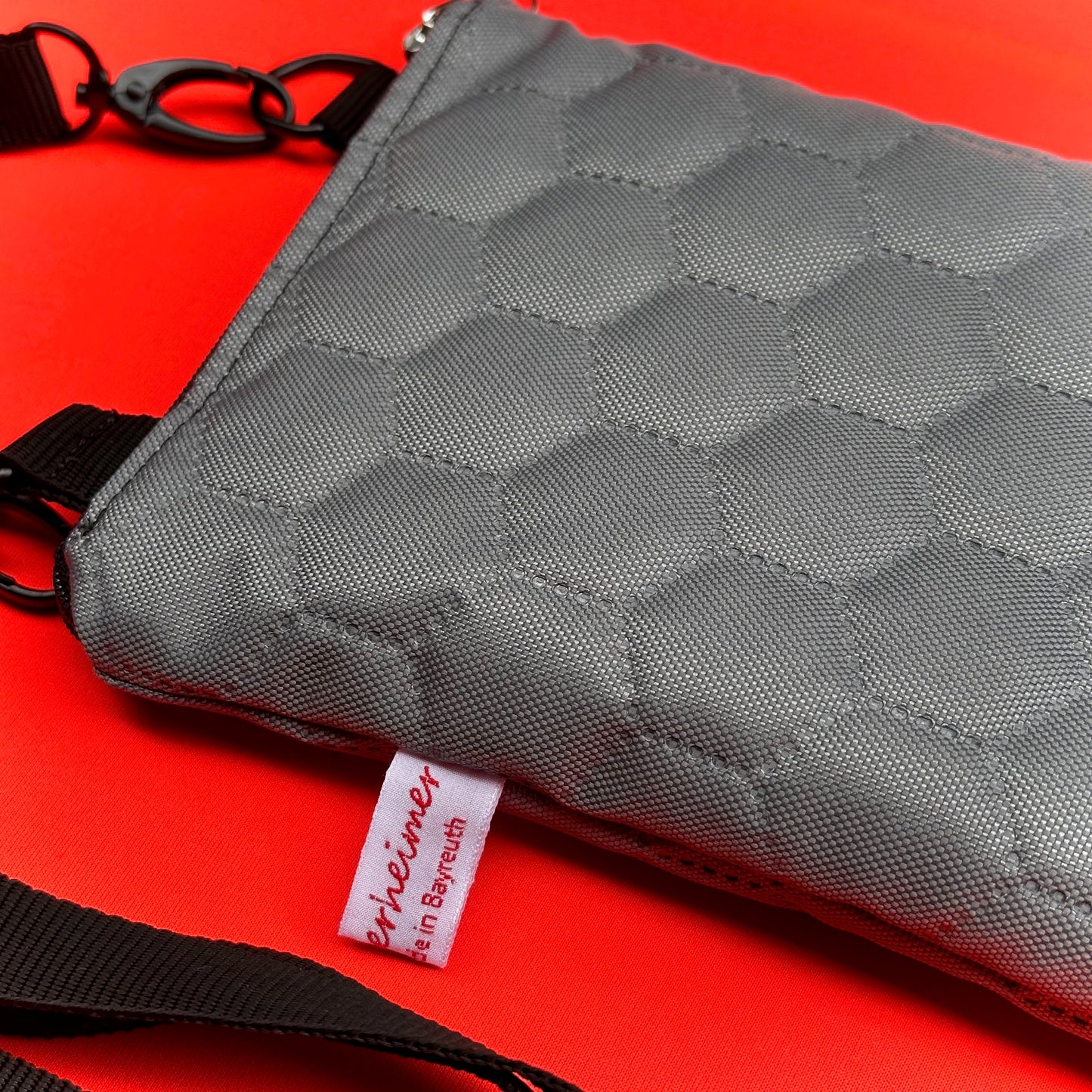 Handytasche "Frieda" - Einzelstück Stepp in Silbergrau Unisex