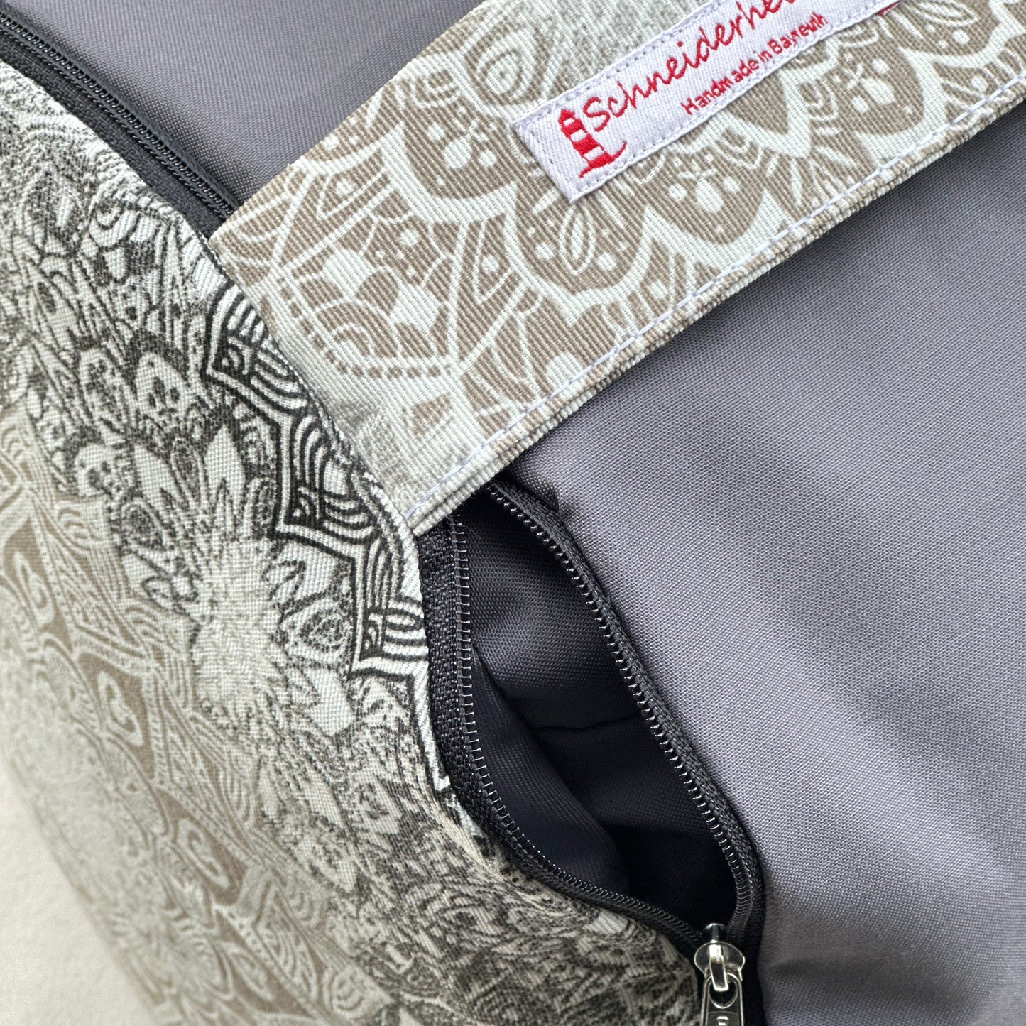 Bodenkissen Mandalas mit grau