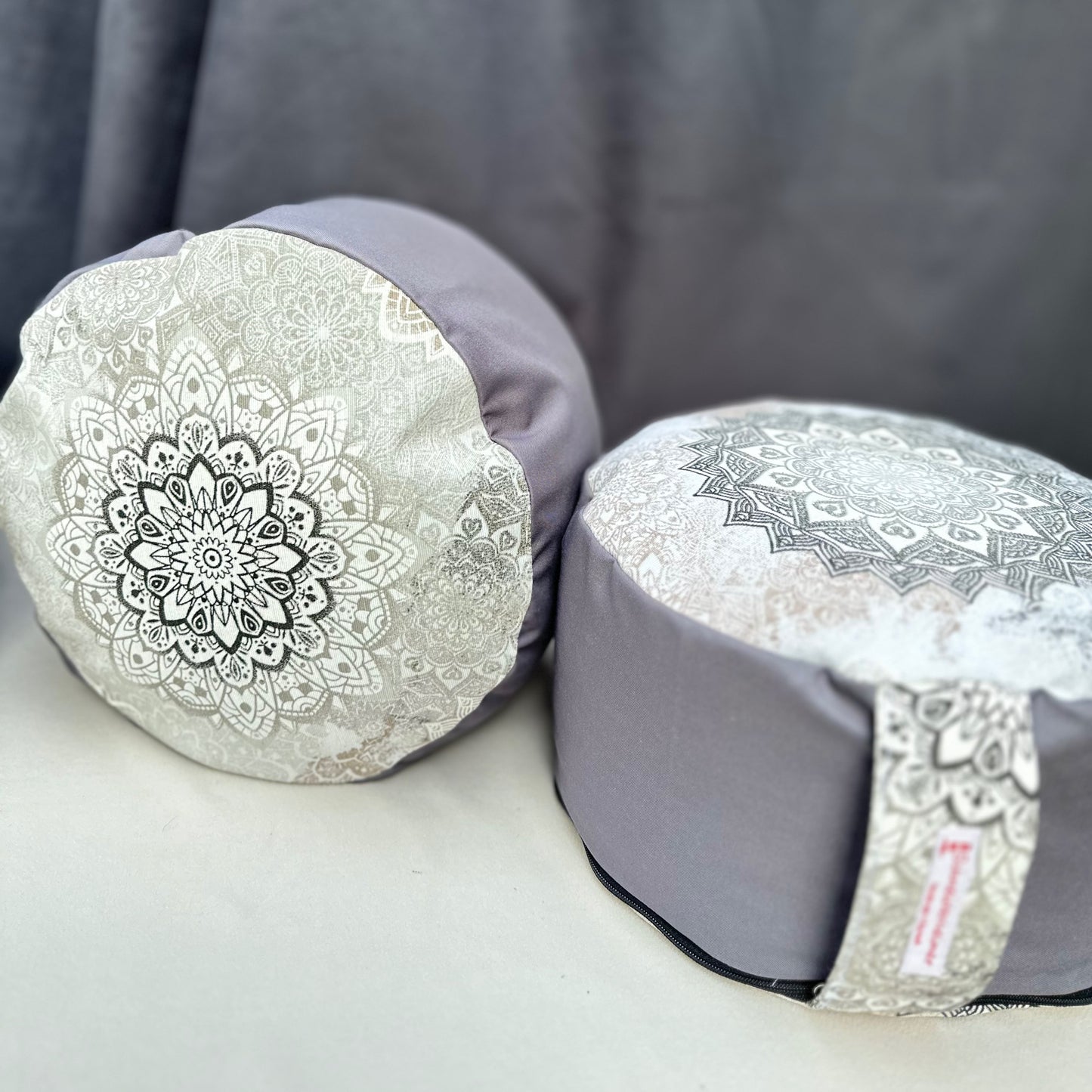 Bodenkissen Mandalas mit grau