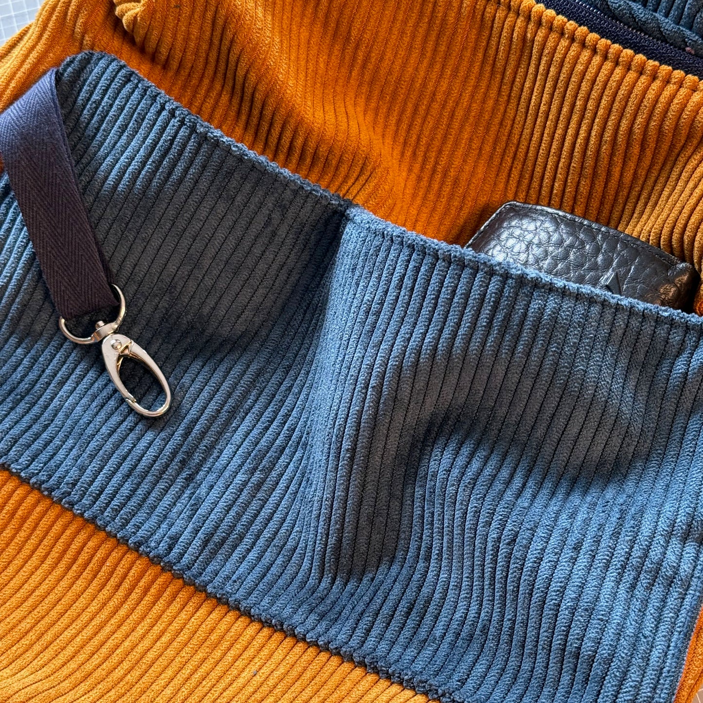 Umhängetasche "Leni" - Einzelstück Kork mit Cord