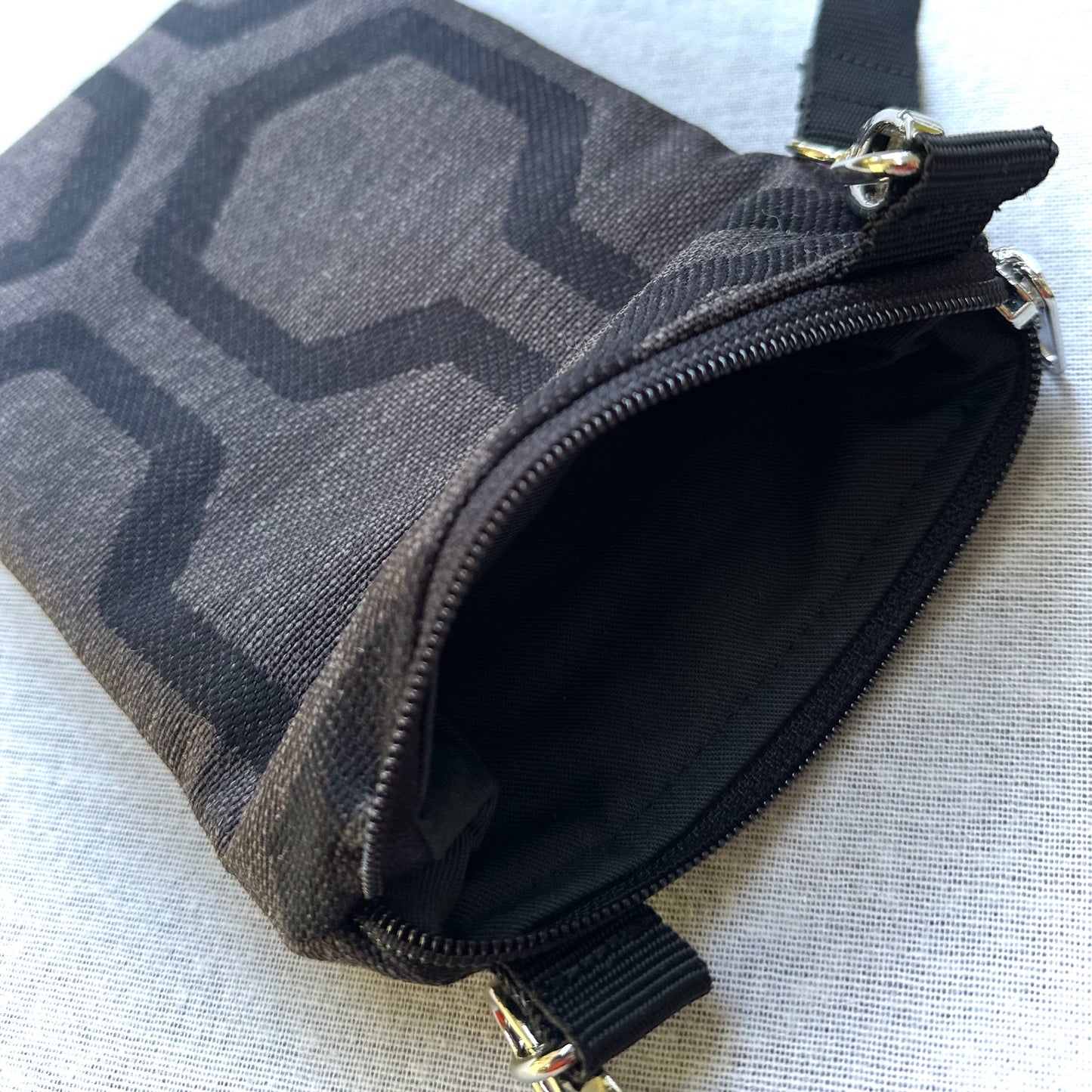 Handytasche "Frieda" - Einzelstück Gobelin Grafisch Braun