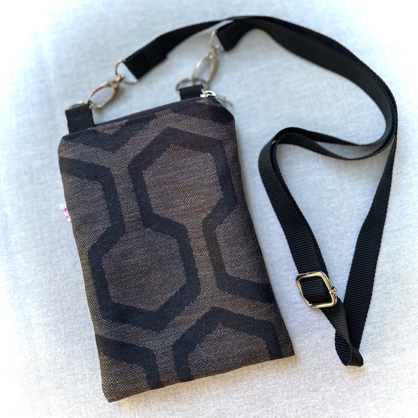 Handytasche "Frieda" - Einzelstück Gobelin Grafisch Braun