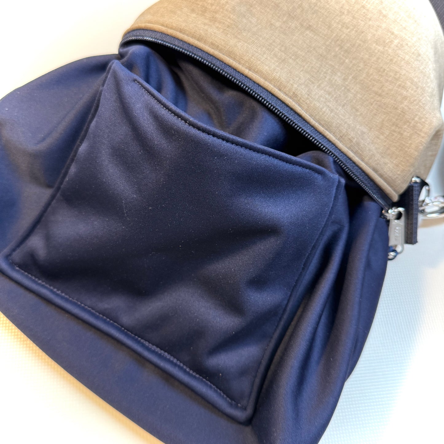 Umhängetasche "Leni" allwettertauglich- EInzelstück Uni Softshell Beige