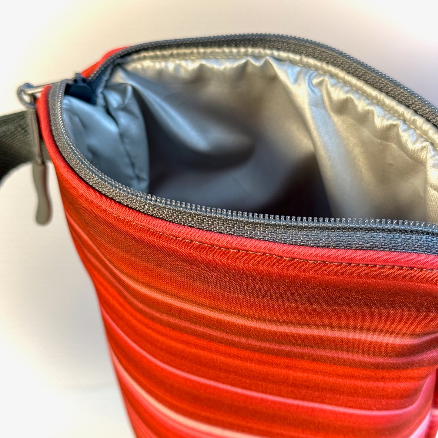 "Flaschentasche" XL - Einzelstück Streifen Rot