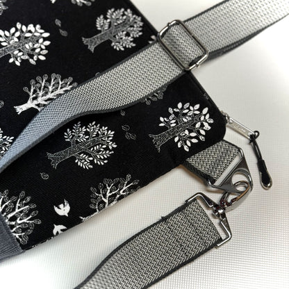 "Petra" im Quadratformat -  Einzelstück Cord mit Bäumen