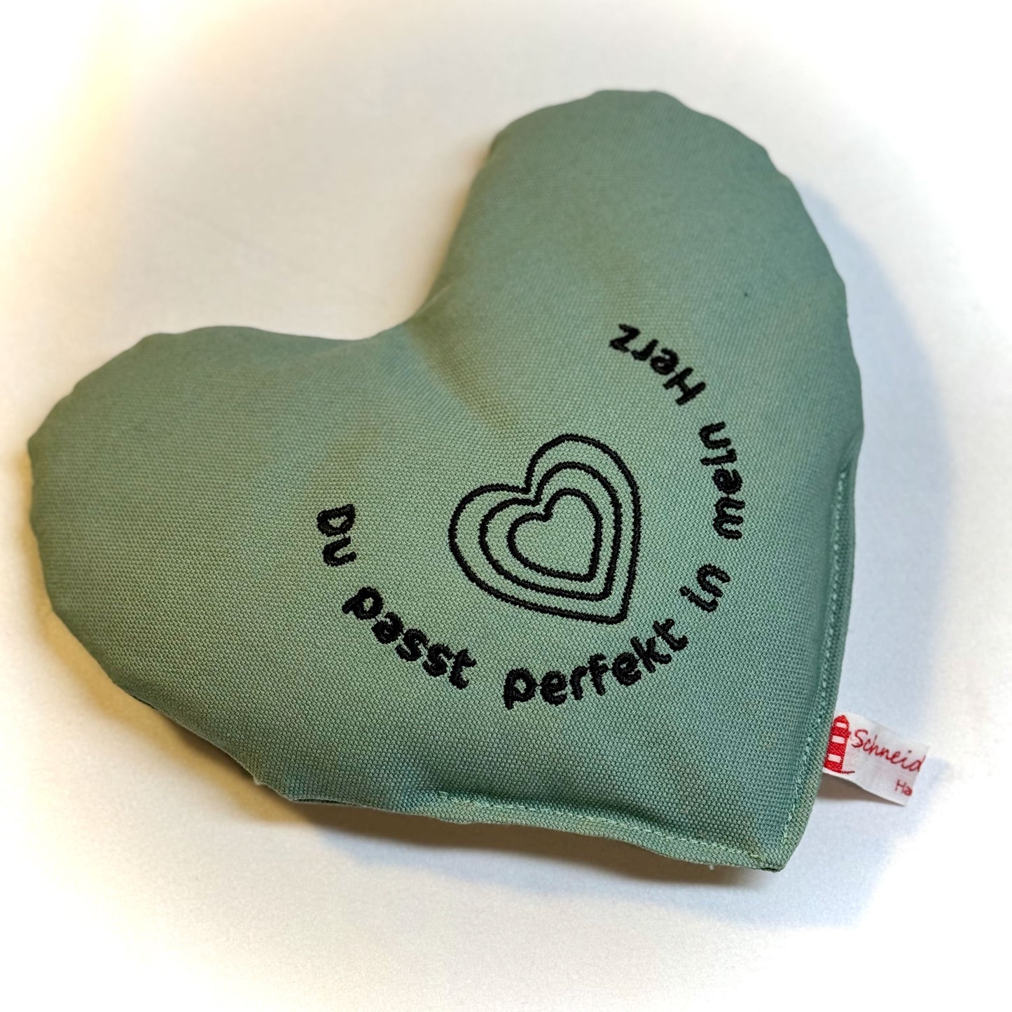 "Herzenswärmer" bestickt -  "Du passt perfekt in mein Herz" Salbei