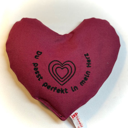 "Herzenswärmer" bestickt -  "Du passt perfekt in mein Herz" Beere