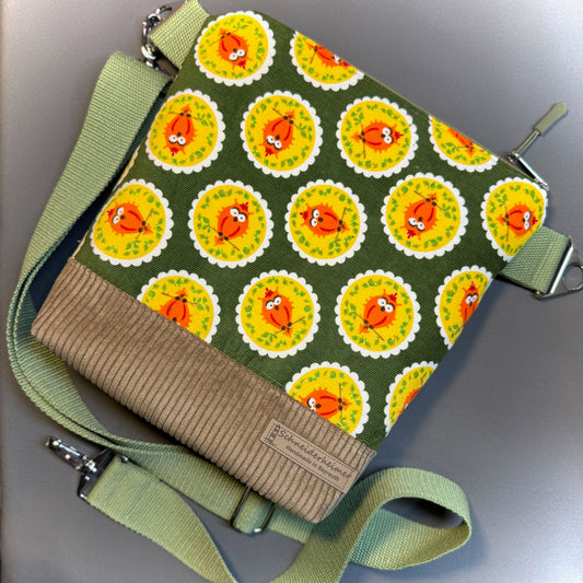 "Petra" im Quadratformat -  Einzelstück Cord mit Fröhlichen Eulen