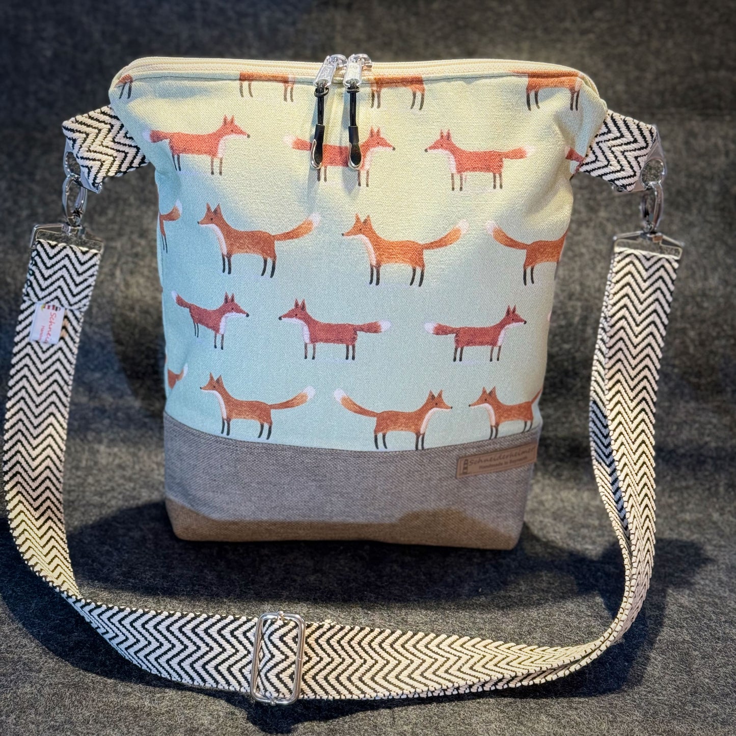 Große Umhängetasche "Kerstin" - Einzelstück Füchse