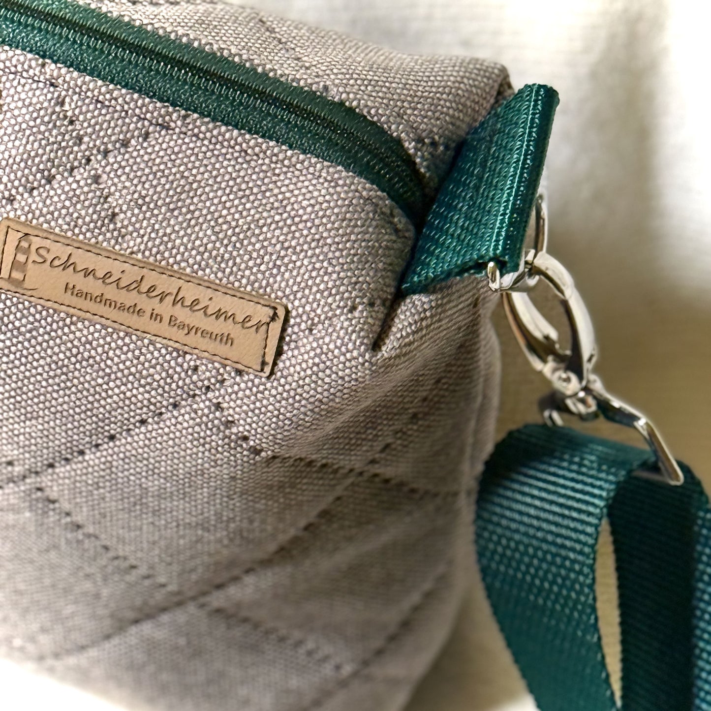 Umhängetasche "Leni" in Stepp - Einzelstück Beige mit Grün