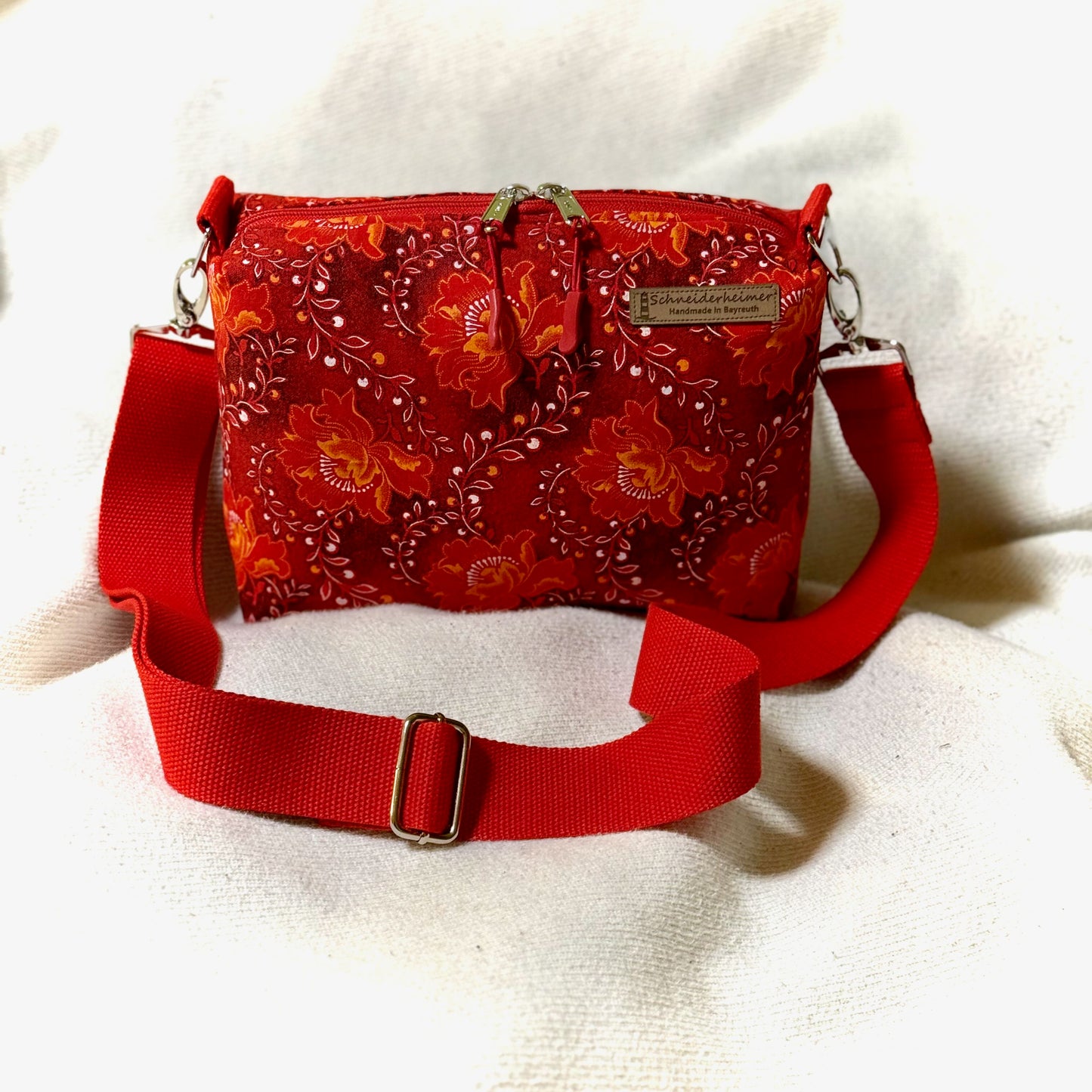 Umhängetasche "Leni"- Einzelstück Rosenrot