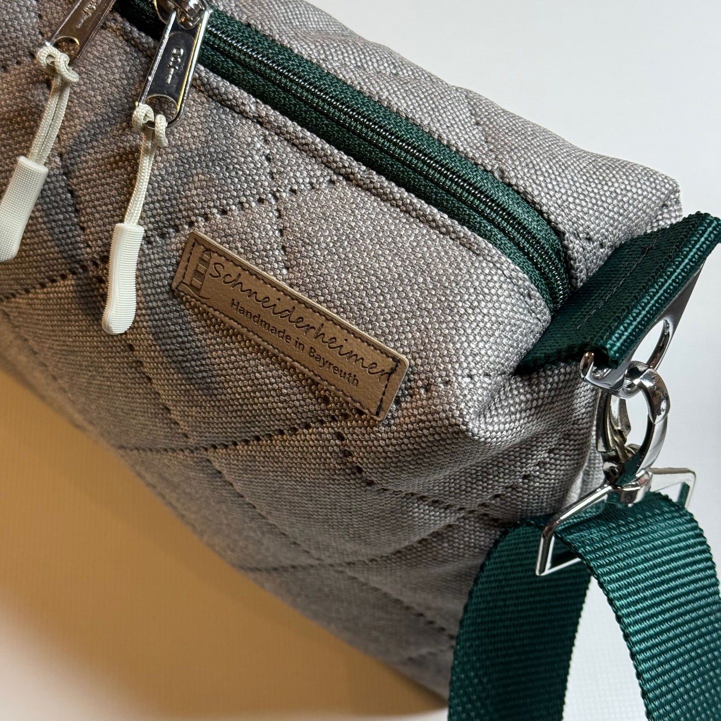 Umhängetasche "Leni" in Stepp - Einzelstück Beige mit Grün