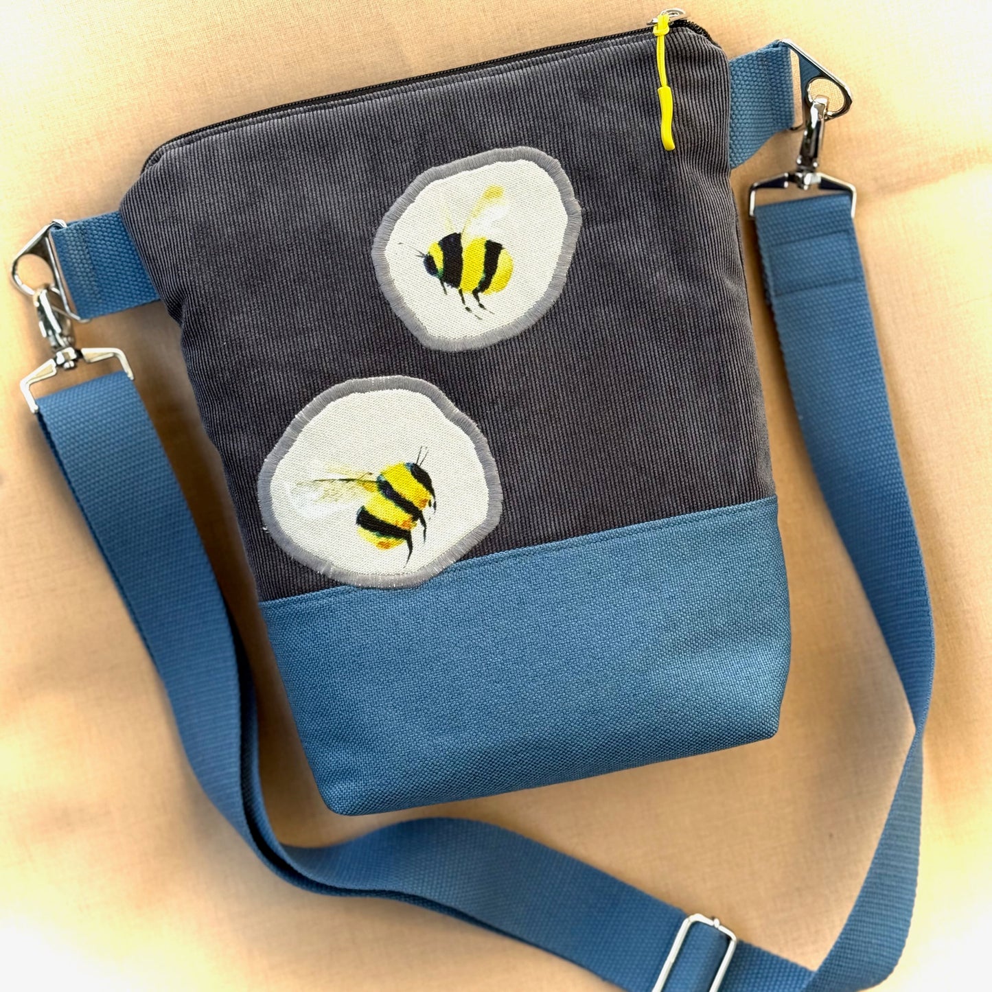 "Kerstin" in Cord - Hummeln