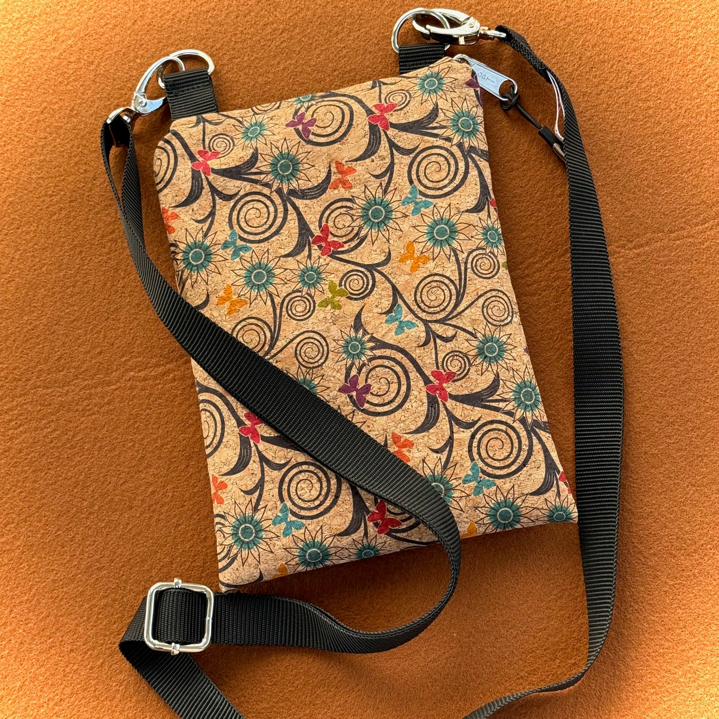 "Frieda" aus Kork  - Einzelstück Ranken und Schmetterlinge