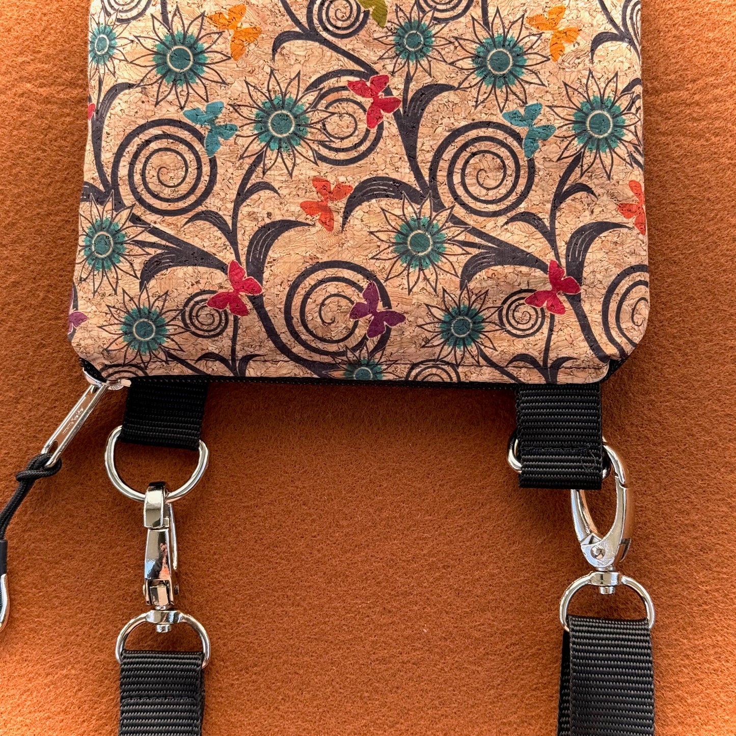 "Frieda" aus Kork  - Einzelstück Ranken und Schmetterlinge