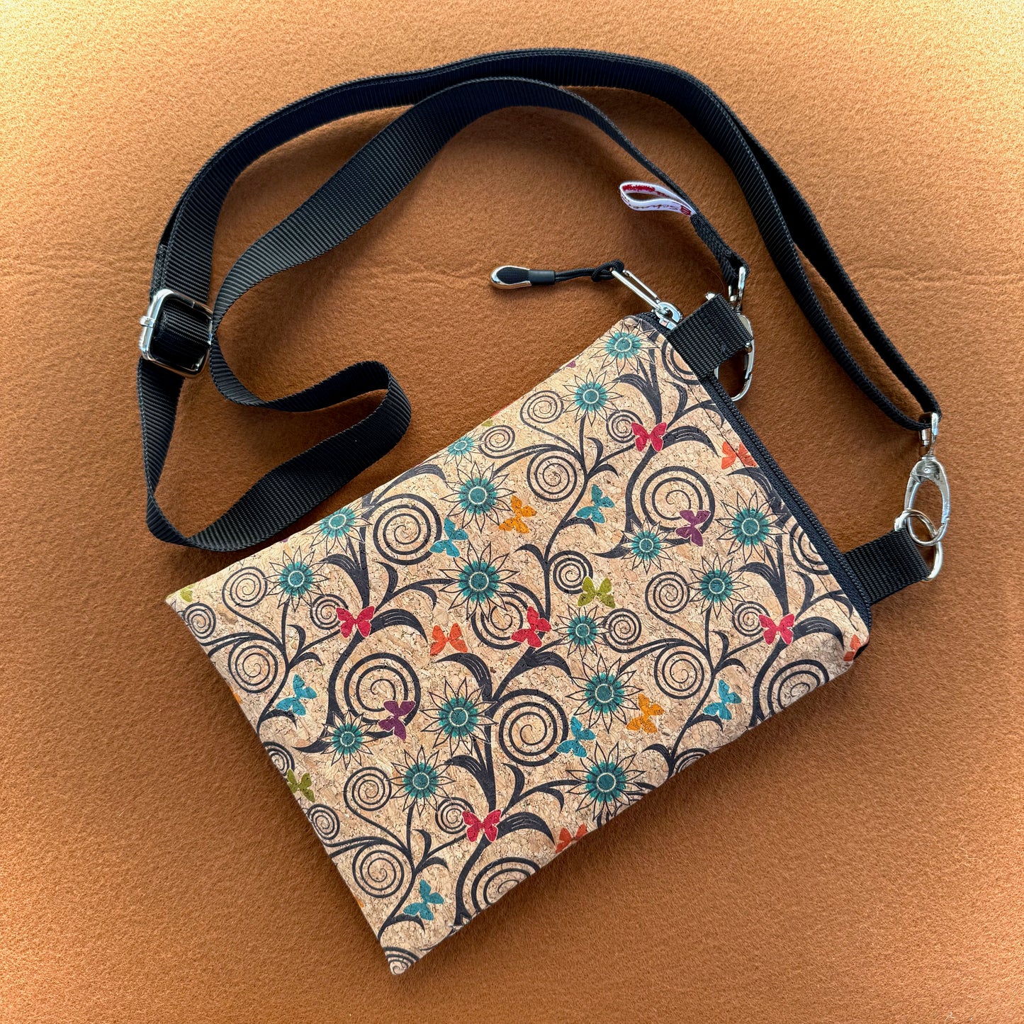 "Frieda" aus Kork  - Einzelstück Ranken und Schmetterlinge