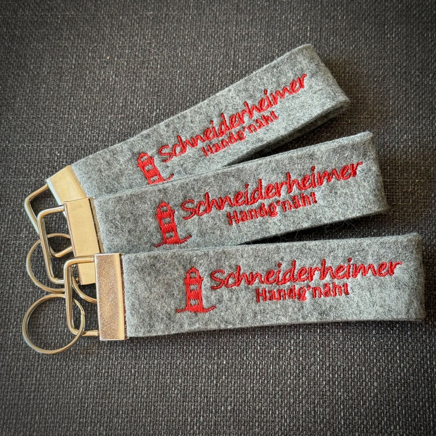 Schlüsselanhänger bestickt mit Wunschtext