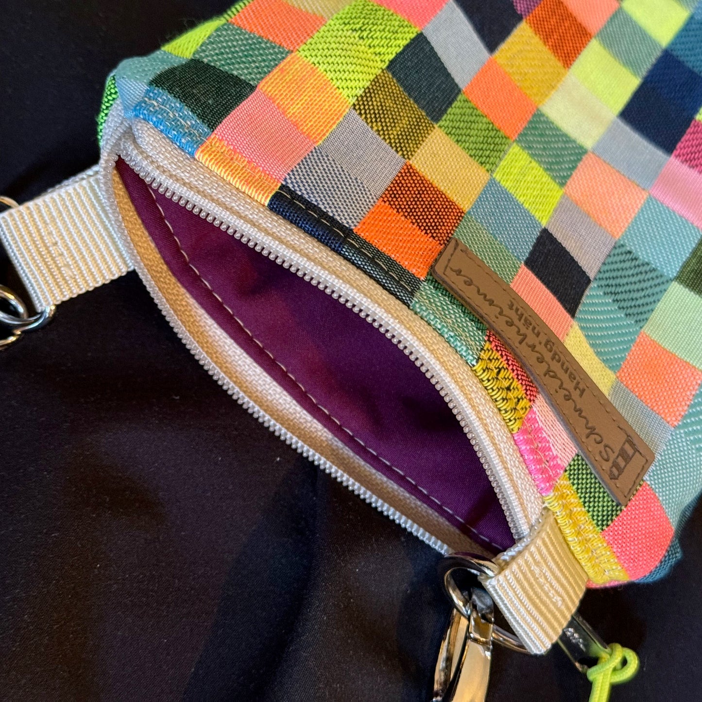 Handytasche "Frieda" - Einzelstück Gobelin Neon Pixel