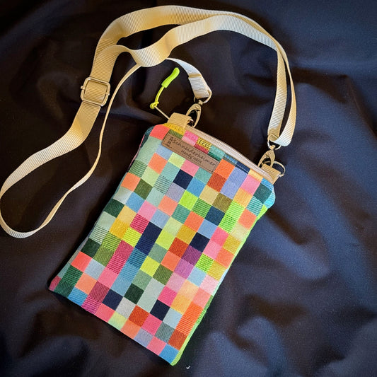 Handytasche "Frieda" - Einzelstück Gobelin Neon Pixel