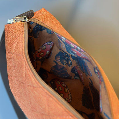 Große Umhängetasche "Lina" in Stepp - Einzelstück Terracotta mit Pilzen