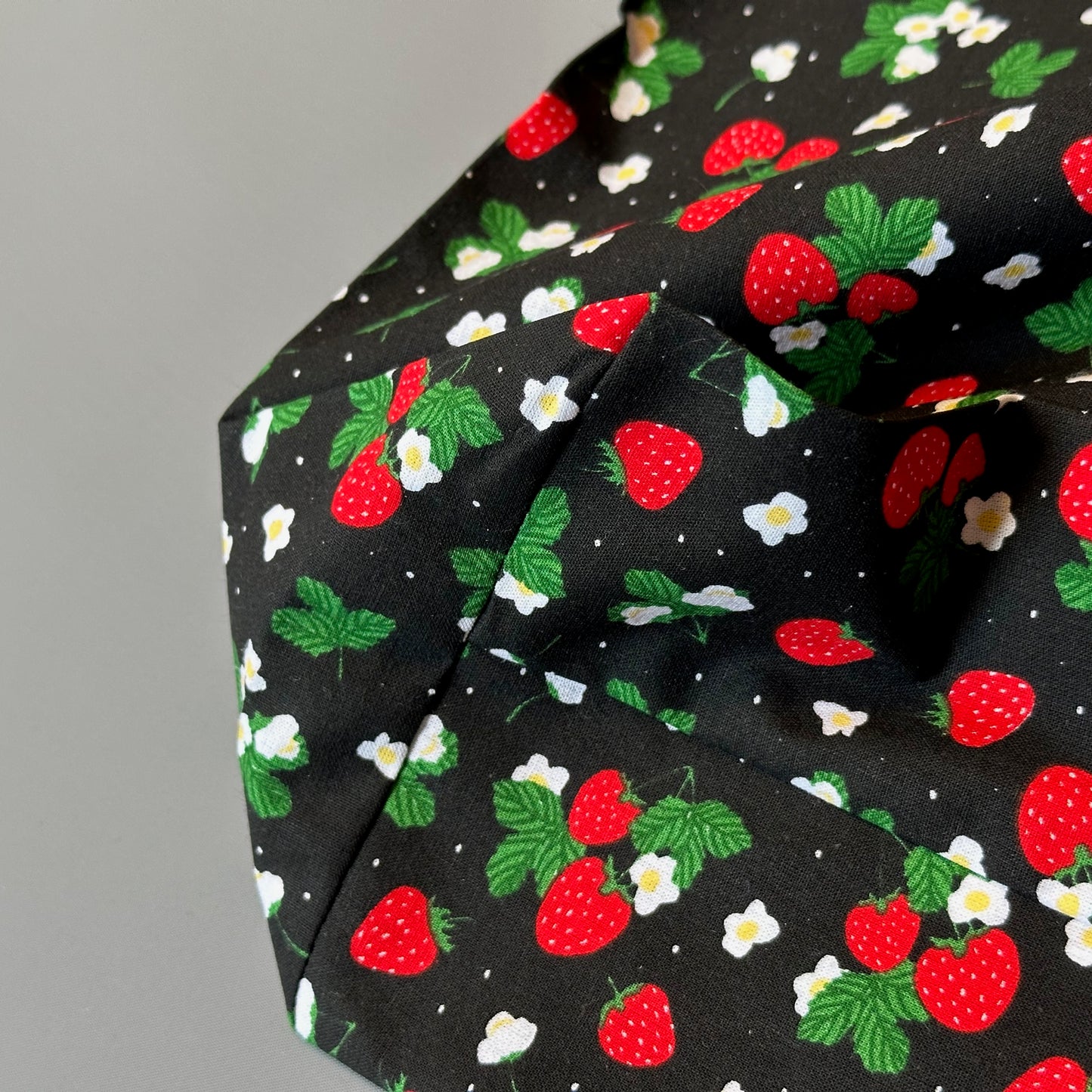 „VielKramBeutel" - Einzelstück Erdbeeren Schwarz