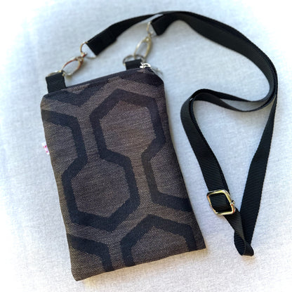 Handytasche "Frieda" - Einzelstück Gobelin Grafisch Braun