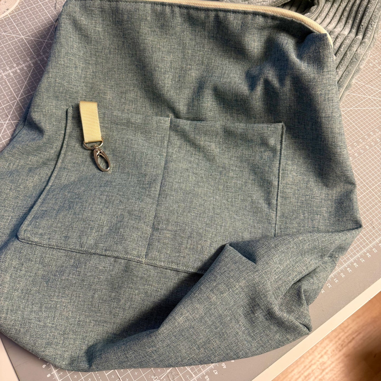 "VielKramBeutel" Cord-Shopper - Einzelstück Jade