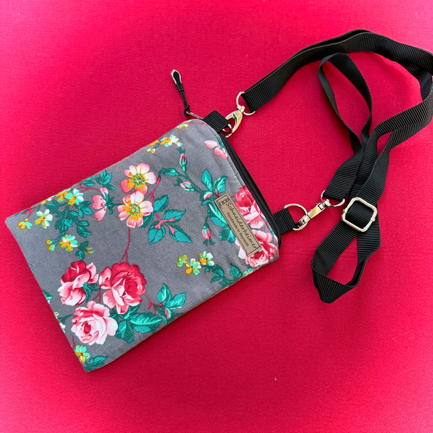 "Frieda" in Cord - Einzelstück Rosen