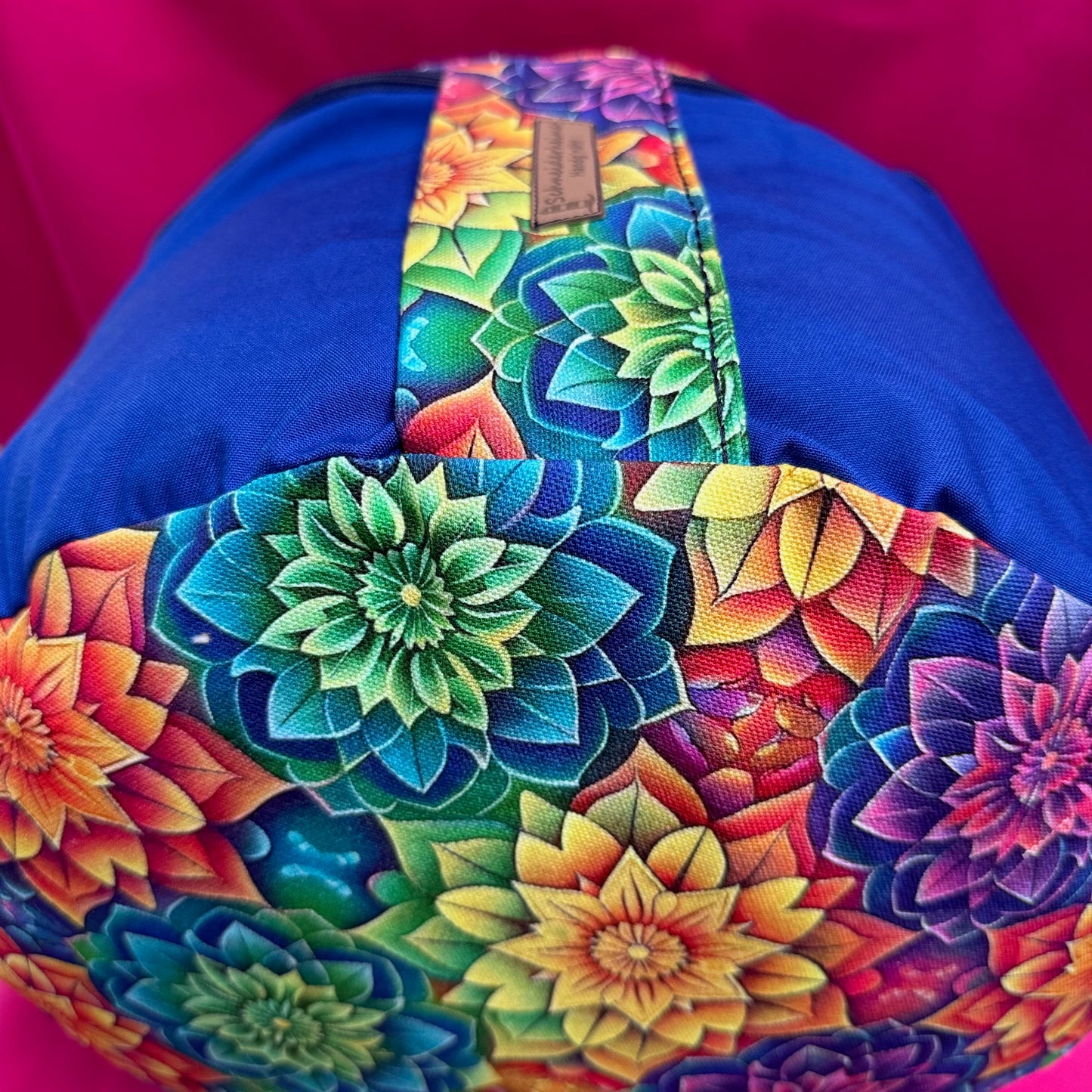 Bodenkissen - Lotusblume mit Königsblau