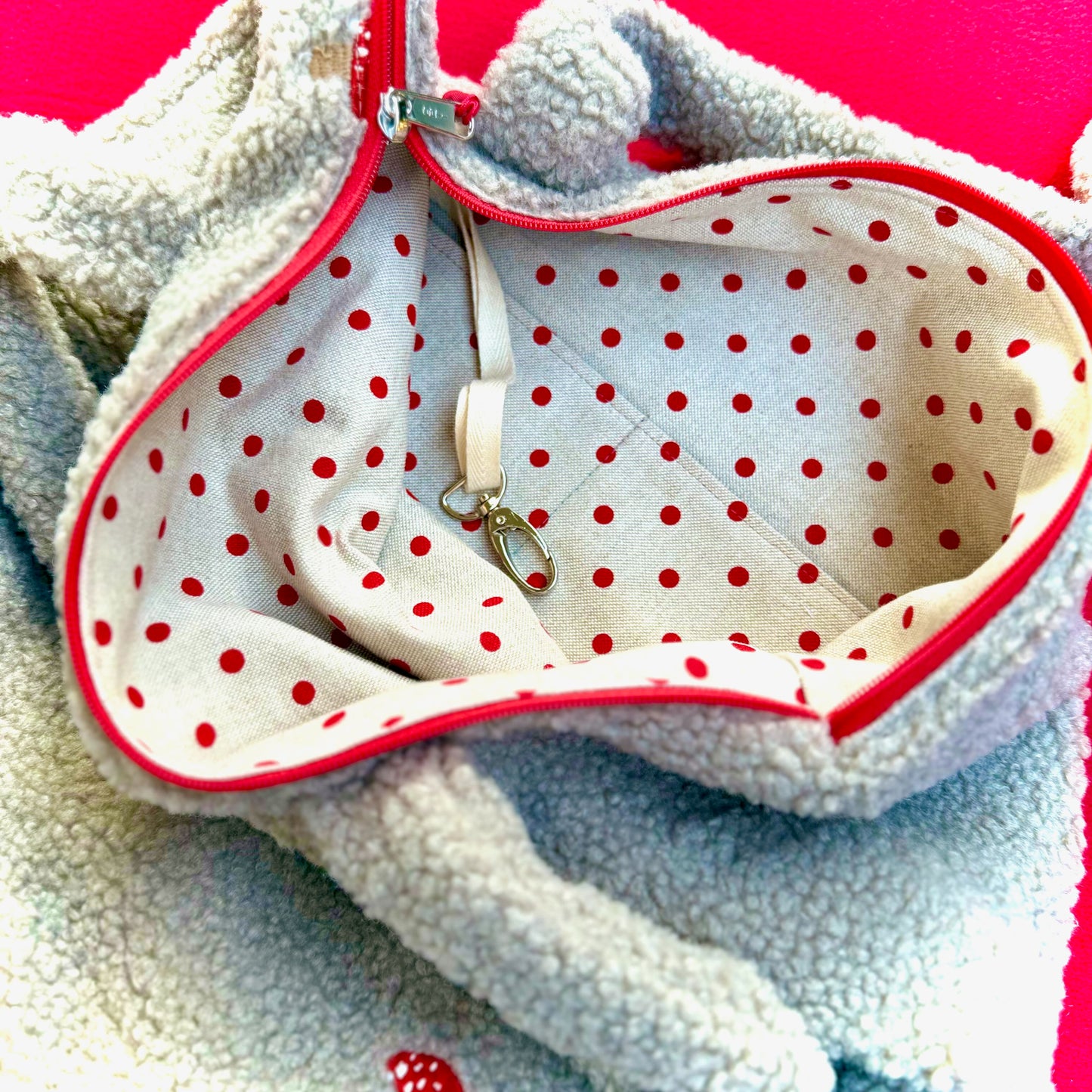 "VielKramBeutel" Boucle-Shopper - Einzelstück Fliegenpilze