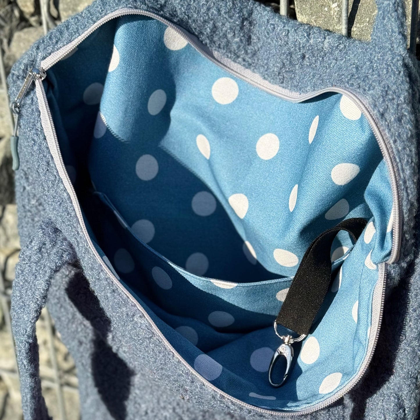 "VielKramBeutel" Boucle-Shopper - Einzelstück Taubenblau