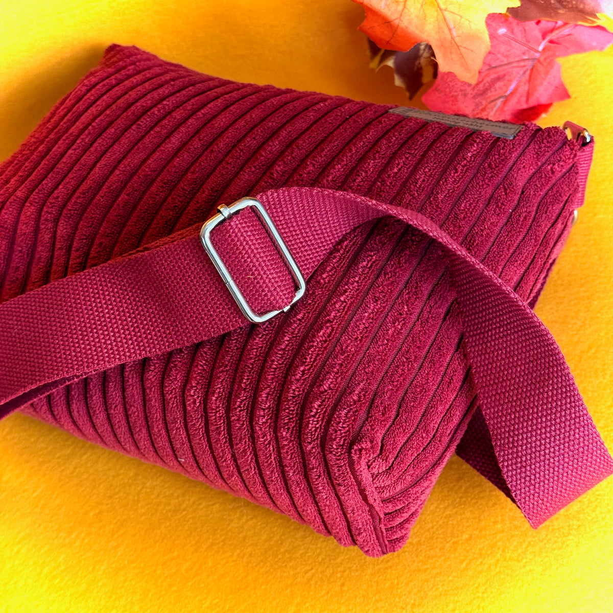 "Leni" in Cord - Einzelstück Bordeaux